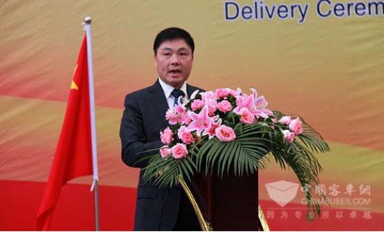 蘇州金龍海格客車(chē)董事長(zhǎng)羅丹峰在儀式上致辭