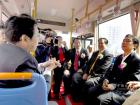 2008年各級領導參加中車時代電動首批車下線儀式，乘坐新能源公交