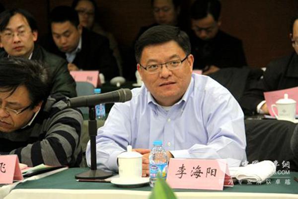 全國人大代表，遼寧曙光汽車集團(tuán)股份有限公司董事長、總裁李海陽
