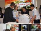 工程師向國外客商介紹電機及電控產(chǎn)品