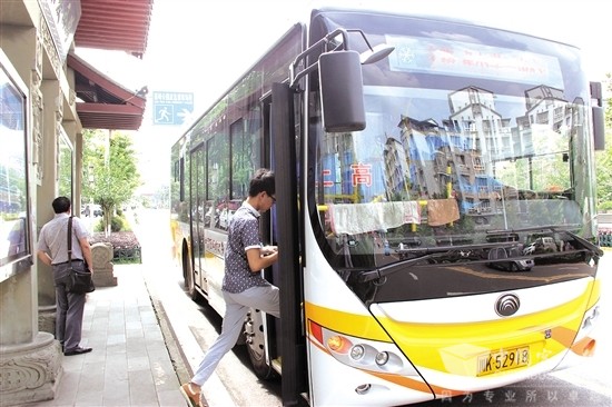 四川：隆昌新能源公交車正式運(yùn)行