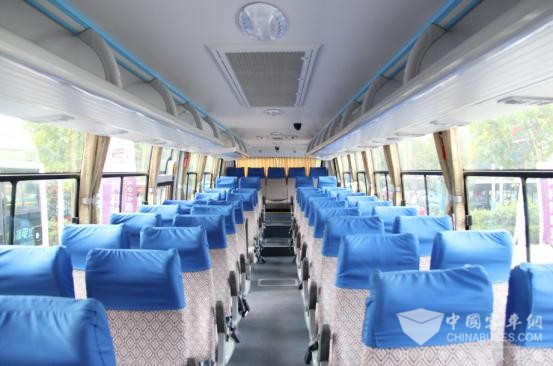 XMQ6120城郊混合動力客車清新內(nèi)飾
