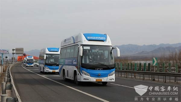 福田歐輝氫燃料電池客車作為官方指定用車，以綠色品質(zhì)護(hù)航長城國際可再生能源論壇