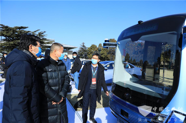 百人會聚焦|小宇2.0亮相! “宇通智慧”共話智能電動汽車新時(shí)代
