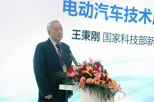 2021百人會(huì)云論壇|王秉剛：公交客車領(lǐng)域車輛的設(shè)計(jì)要與充換電方式相結(jié)合