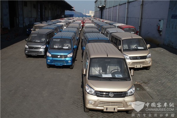 530輛汽車(chē)產(chǎn)品出口埃及 金龍國(guó)貿(mào)揚(yáng)帆起航