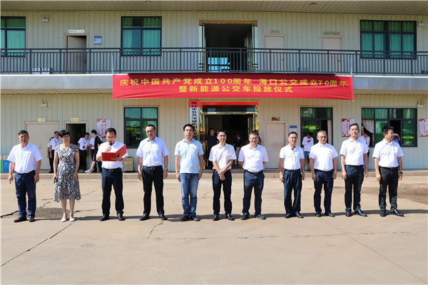 138輛金龍純電動公交在?？谏暇€