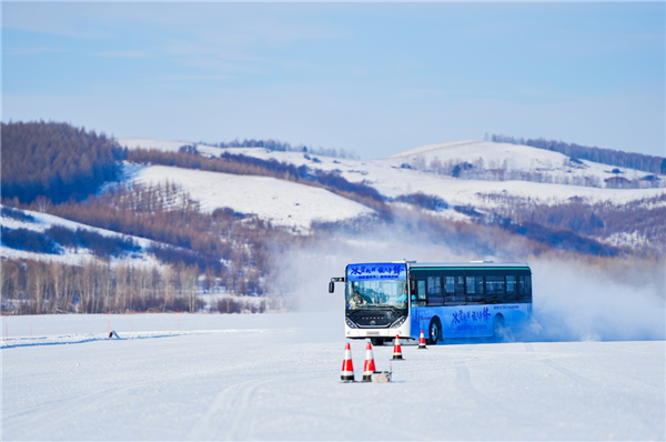 不懼-40℃極寒 宇通純電公交“冰雪挑戰(zhàn)賽”燃擎開戰(zhàn)