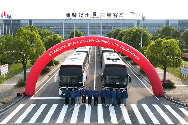 亞星客車再次“出?！?X9-3雙風擋豪華公路旅游車型發(fā)運沙特