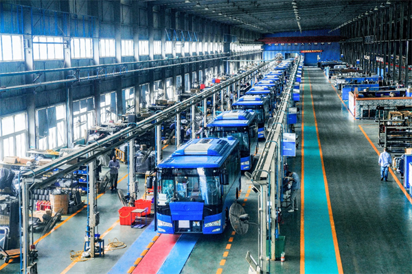 龍年出口開(kāi)門(mén)紅 207輛金旅公交車將發(fā)往越南