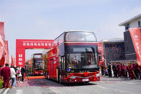 打卡景點(diǎn)、增彩奧運(yùn) 安凱純電動(dòng)雙層巴士批量出口法國(guó)