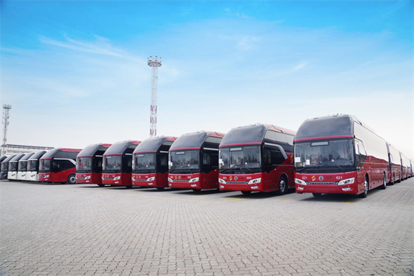 2025年中國(guó)沙特最大單！金旅234臺(tái)高端旅游客運(yùn)車揚(yáng)帆啟航