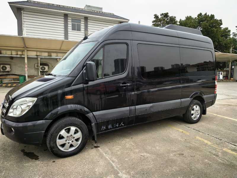 2017年4月上牌14座國(guó)五非營(yíng)運(yùn)柴油奔馳中型車