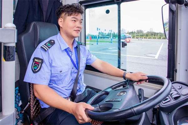 揚(yáng)州第八屆“公交車長(zhǎng)關(guān)愛日” 系列報(bào)道② 十年公交情，一路溫暖行