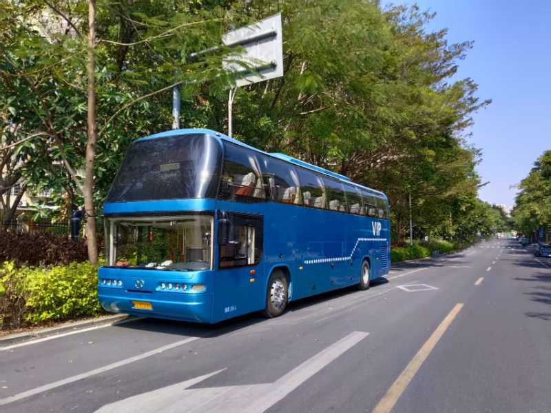 2017年上牌39座半臥國四有司機(jī)臥鋪大漢6128旅游車