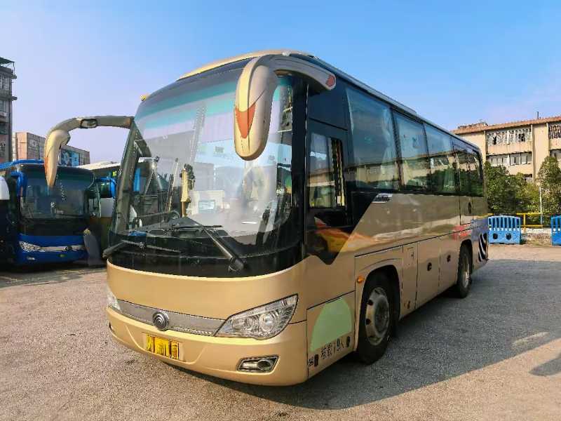 2018年10月 同款多臺(tái)粵牌國五19座2+1宇通6816氣囊營運(yùn)車