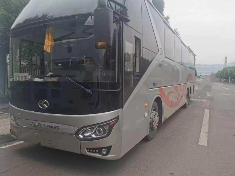 2020年11月上牌國(guó)五56座后吊輪雙檔金龍6135氣囊雙門(mén)車(chē)