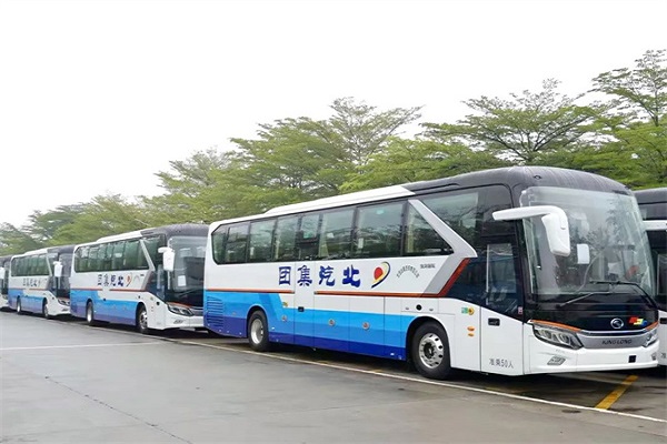 金龍龍威至臻版批量交付北汽集團，護航高端出行新篇章