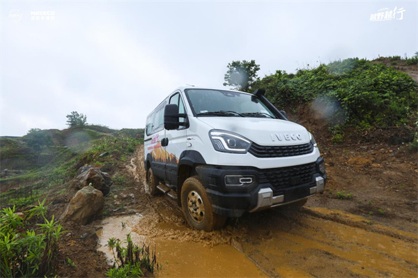 依維柯山海征途體驗(yàn)營(yíng)試駕，車(chē)友直呼：這車(chē)把越野玩明白了