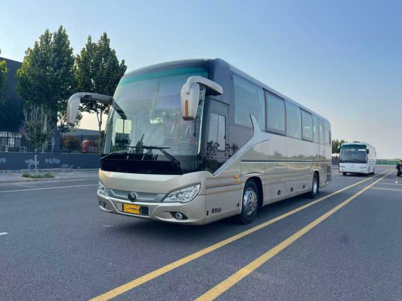 2019年3月上牌50座宇通6120氣囊旅游車(chē)