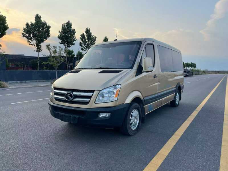 2017年6月上牌多臺7座藍牌金龍小型普通客車