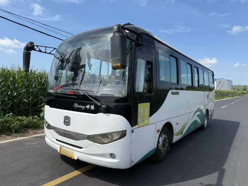 2017年11月上牌兩臺(tái)東北配45座寧德時(shí)代中通6808公交版