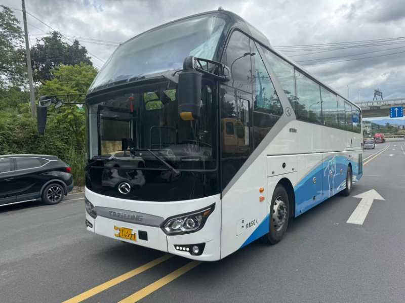2023年9月上牌國(guó)六有公告50座金龍6125有司機(jī)睡倉旅游車