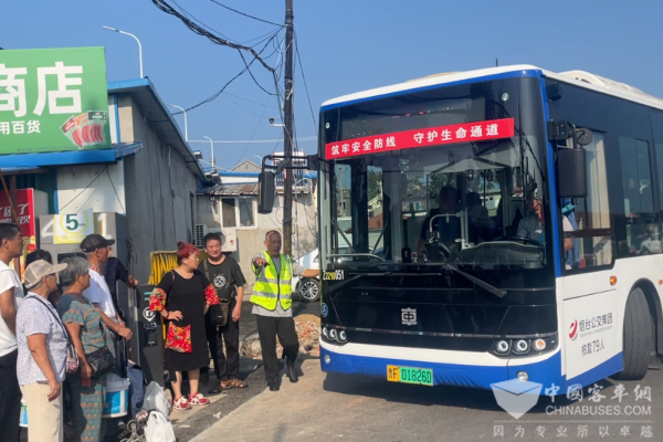 縱享“開海盛宴” 煙臺(tái)公交為市民“搶鮮路”保駕護(hù)航