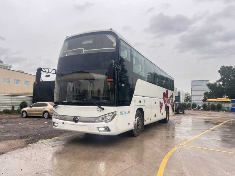 2017年4月上牌粵牌國五一層半54座友司機(jī)睡倉宇通旅游車