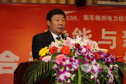 全國(guó)人大代表、遼寧曙光汽車集團(tuán)董事長(zhǎng)李進(jìn)巔