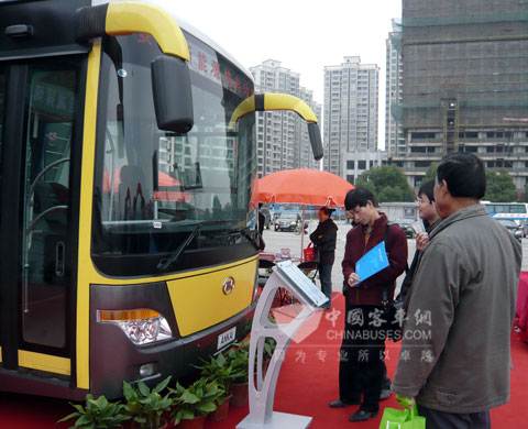 安凱攜12米純電動(dòng)公交車(chē)亮相安徽新能源車(chē)展