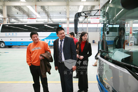 客戶參觀體驗(yàn)安凱豪華旅游車
