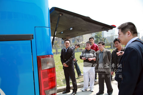 客戶參觀體驗(yàn)安凱豪華旅游車