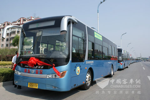 經(jīng)過多次示范后，30輛新能源客車投入運(yùn)營，“十一”前，還將有20輛城際公交投放運(yùn)營