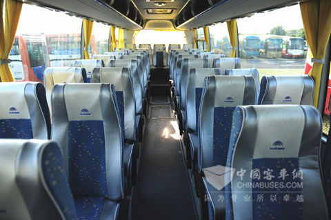 宇通客車造型合理，乘坐舒適的座椅