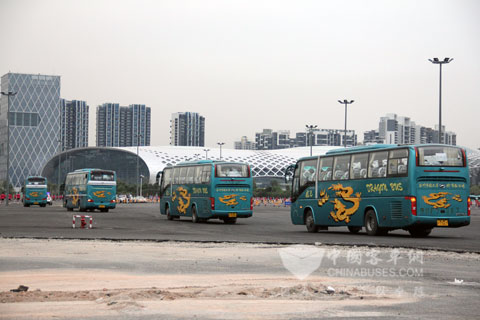 龍巴海格車隊(duì)奔赴大運(yùn)會(huì)開(kāi)幕式現(xiàn)場(chǎng)