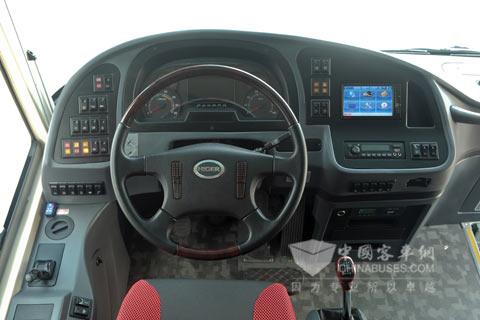 儀表盤右上為G-BOS終端顯機(jī)器