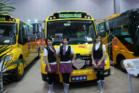 裝配校車(chē)專(zhuān)用空調(diào)的中通客車(chē)