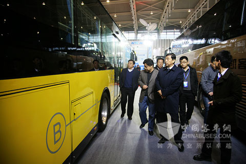 領(lǐng)導(dǎo)參觀安凱客車(chē)