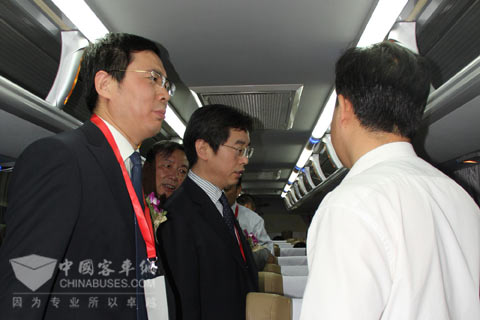 交通運(yùn)輸部總規(guī)劃師戴東昌一行參觀海格客車