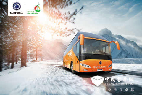 申龍SLK6120K01雙風(fēng)擋全承載豪華公路客車