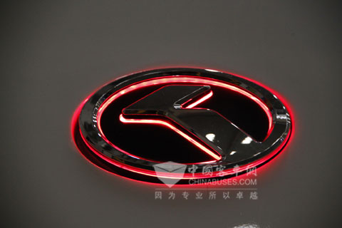 大金龍旗下公路車型全系標配LED發(fā)光車標