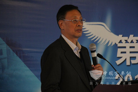 姚明德就當(dāng)前道路運輸車輛的科技節(jié)能、減排技術(shù)發(fā)表觀點