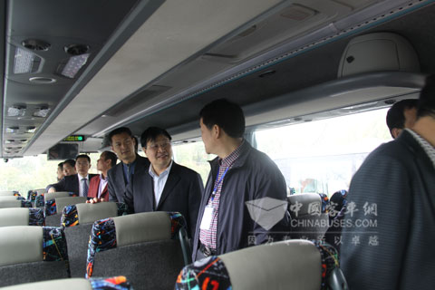 領(lǐng)導參觀車輛