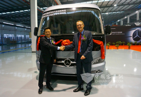  浙江金港汽車發(fā)布奔馳底盤(pán)全新客車產(chǎn)品