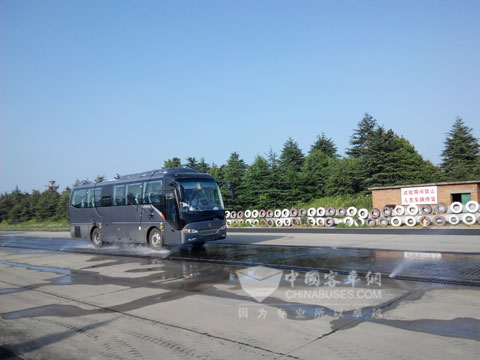中通LCK6935H ECE R13 ABS低附路制動(dòng)測(cè)試.jpg