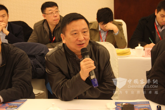 深圳市汽車(chē)維修協(xié)會(huì)副會(huì)長(zhǎng)、原深圳市運(yùn)發(fā)集團(tuán)股份有限公司資產(chǎn)機(jī)務(wù)部部長(zhǎng)于懷勇