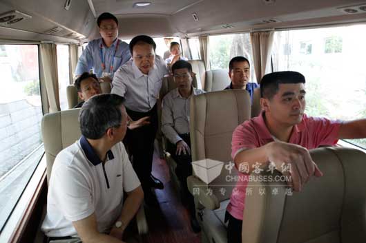 福建省機關(guān)多位領(lǐng)導乘坐金旅純電動考斯特，贊譽有加
