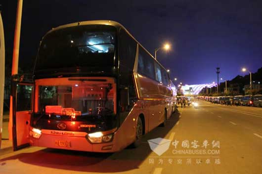 開幕式后大金龍車承擔(dān)運輸疏散任務(wù)