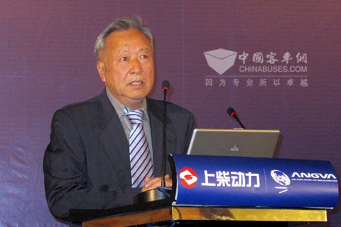 出席上柴動(dòng)力高峰論壇的王秉剛先生